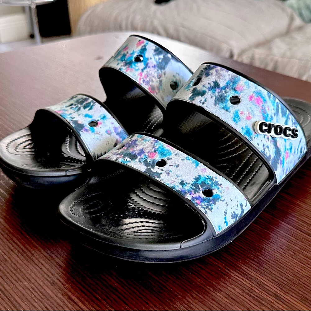 Iconic Crocs Comfort